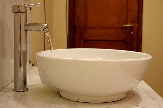 Changer un robinet d'un lavabo